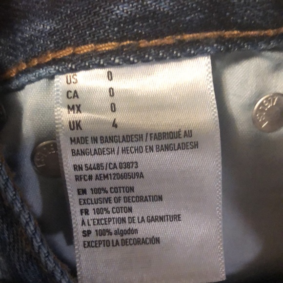 American Eagle embroidered shorts. Size 0 - Picture 9 of 9